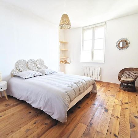 מונפלאנקן Maison De Charme Spacieuse, Terrasse Et Vue Sur La Place מראה חיצוני תמונה