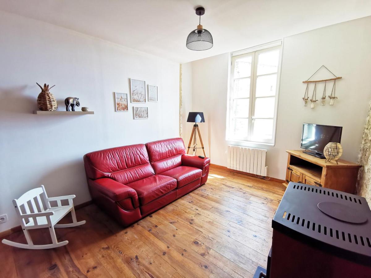 מונפלאנקן Maison De Charme Spacieuse, Terrasse Et Vue Sur La Place מראה חיצוני תמונה