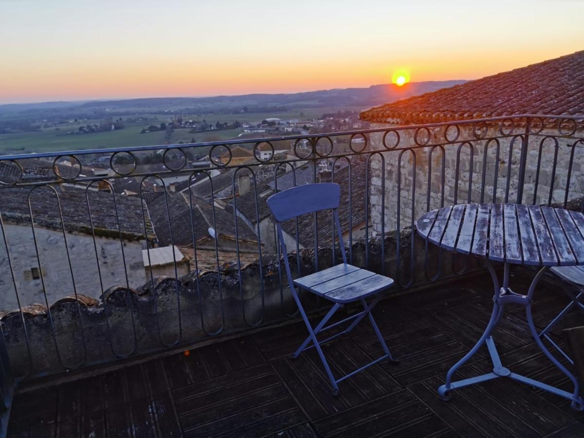 מונפלאנקן Maison De Charme Spacieuse, Terrasse Et Vue Sur La Place מראה חיצוני תמונה