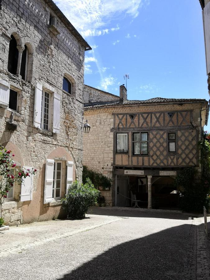 מונפלאנקן Maison De Charme Spacieuse, Terrasse Et Vue Sur La Place מראה חיצוני תמונה