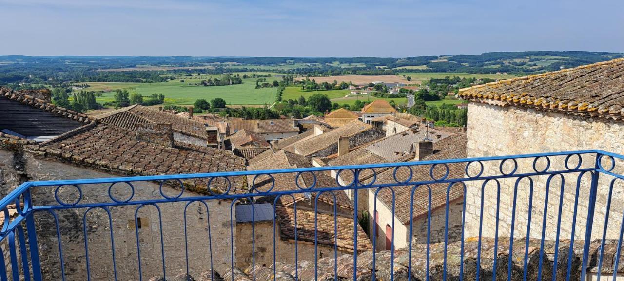 מונפלאנקן Maison De Charme Spacieuse, Terrasse Et Vue Sur La Place מראה חיצוני תמונה